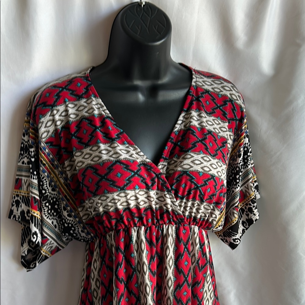 Red and Black V-Neck Dolman Sleeve Mini Dress - Picture 4 of 11
